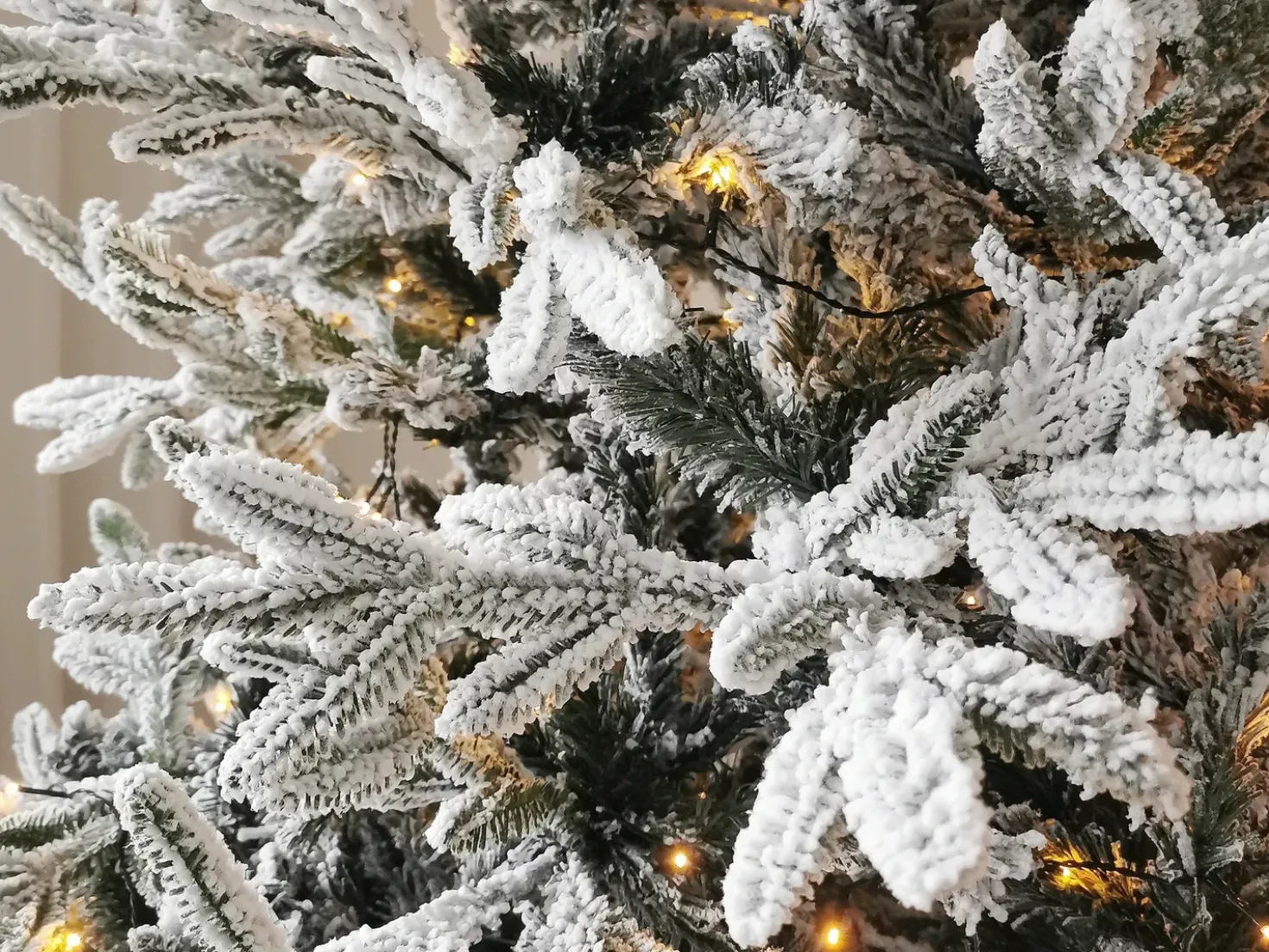 Albero natalizio innevato BASSIE 210 cm Bianco