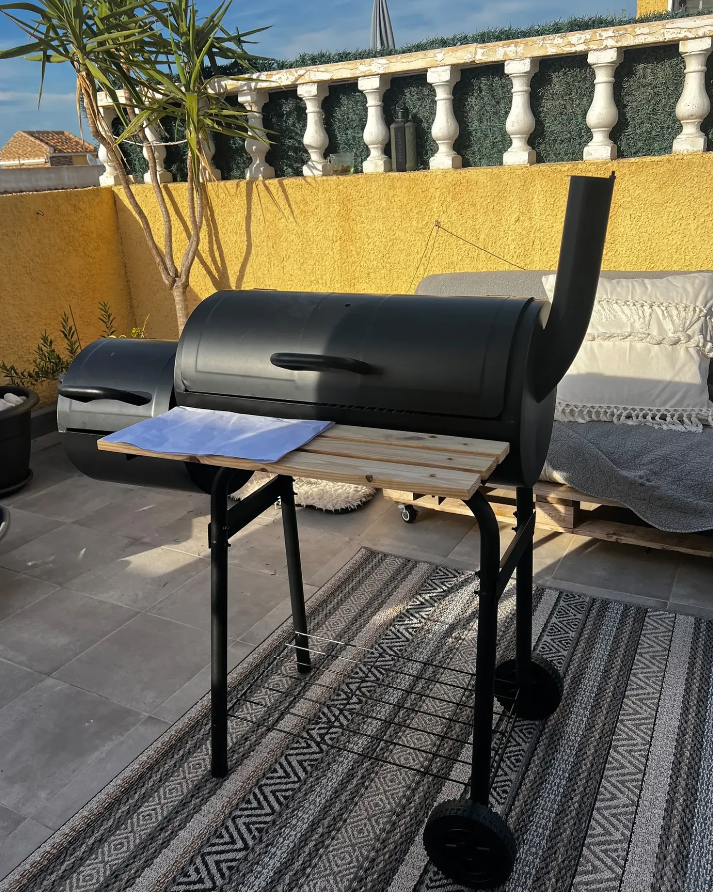 Barbecue a carbonella SATAH con affumicatore Metallo Nero