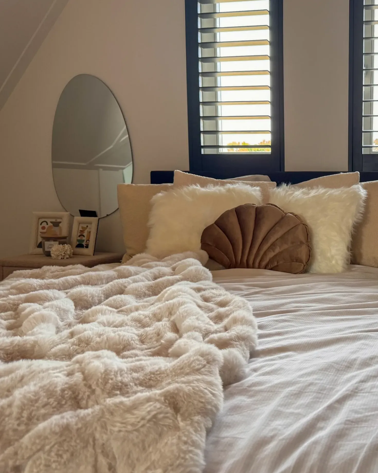 Cuscino decorativo CONSOLIDA Velluto 47 x 35 cm Beige sabbia Tinta unita