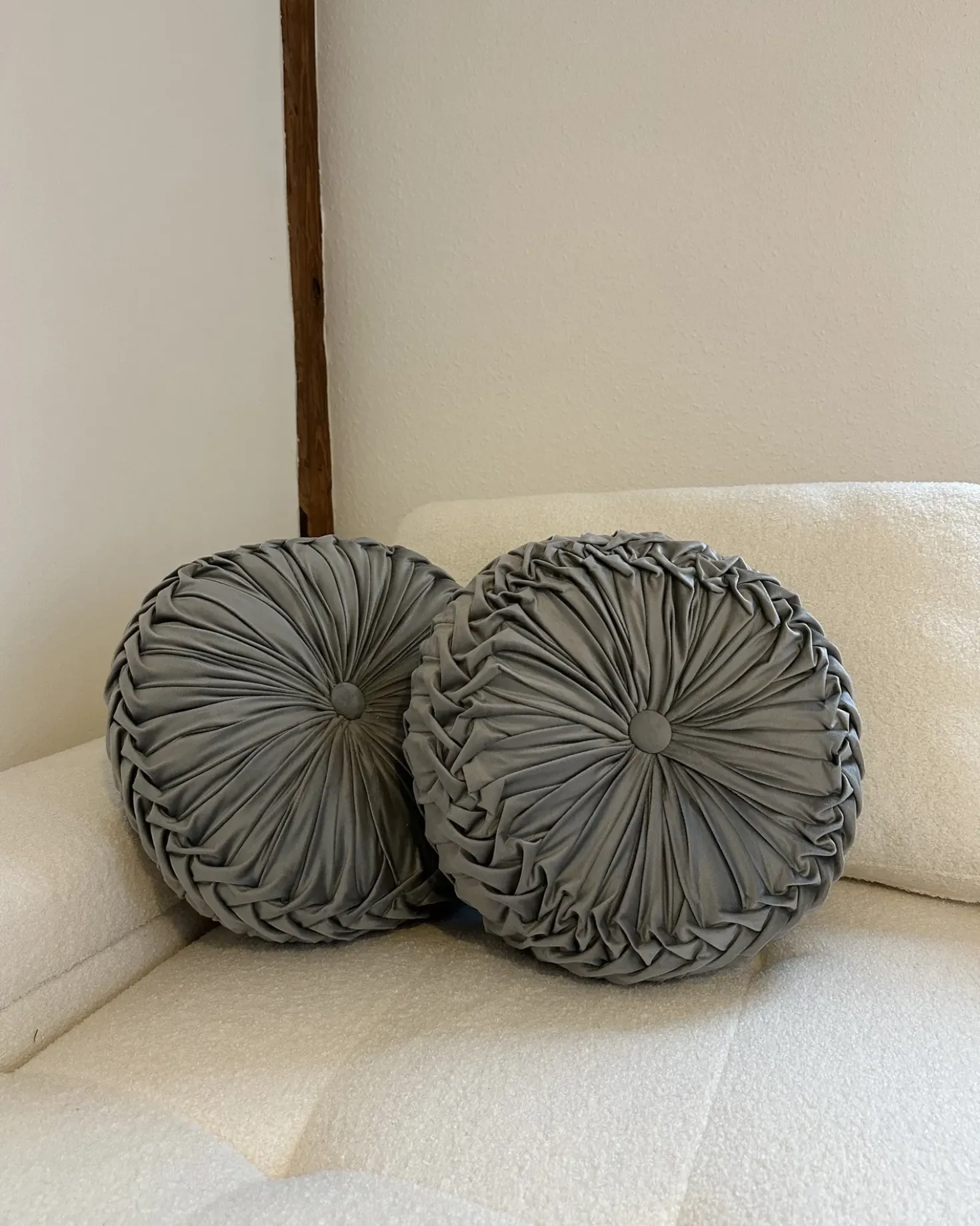 Cuscino decorativo UDALA Velluto 40 x 40 cm Grigio Tinta unita