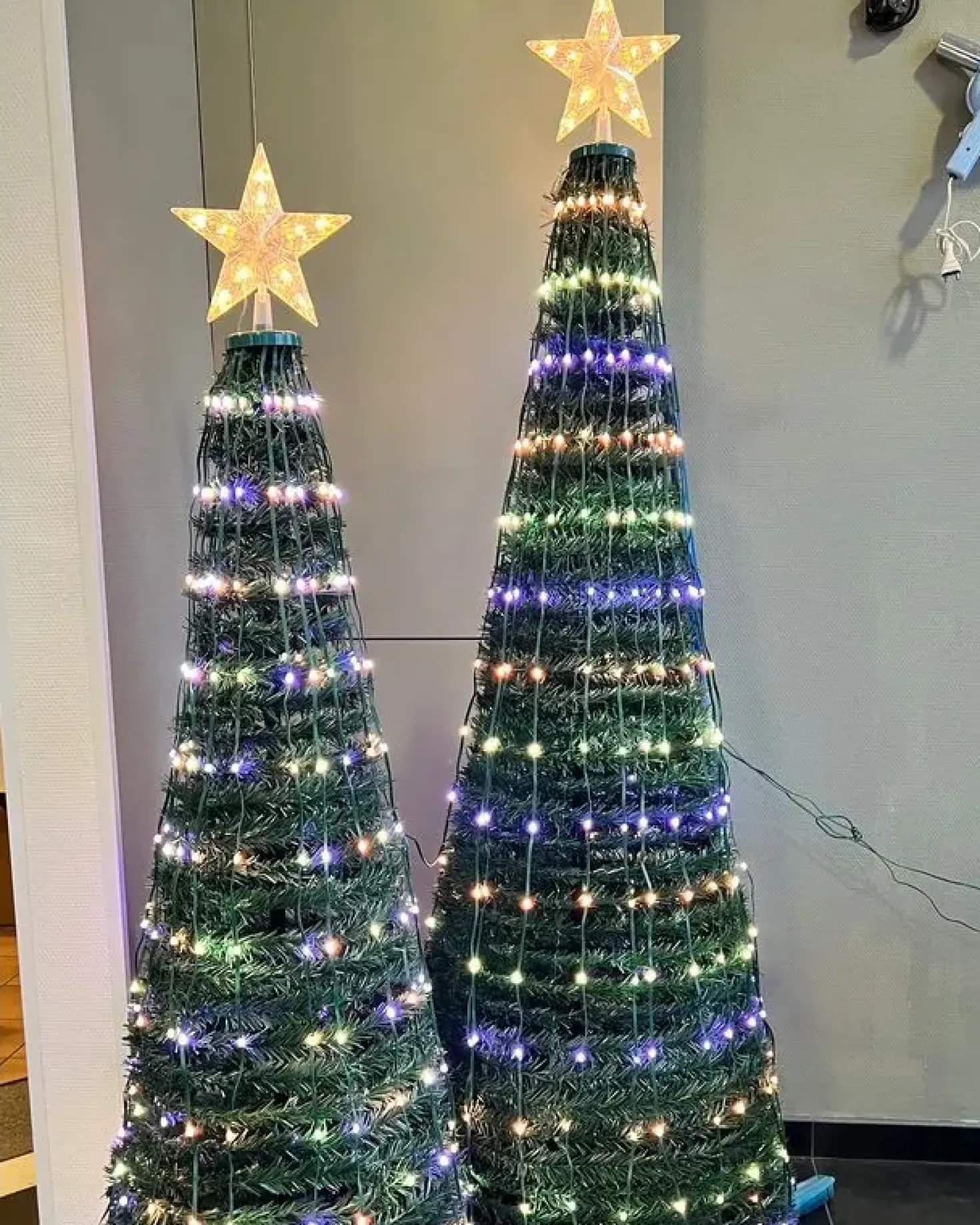Decorazione natalizia a pavimento Smart LED con App SAARLOQ Albero di Natale 188 cm Verde