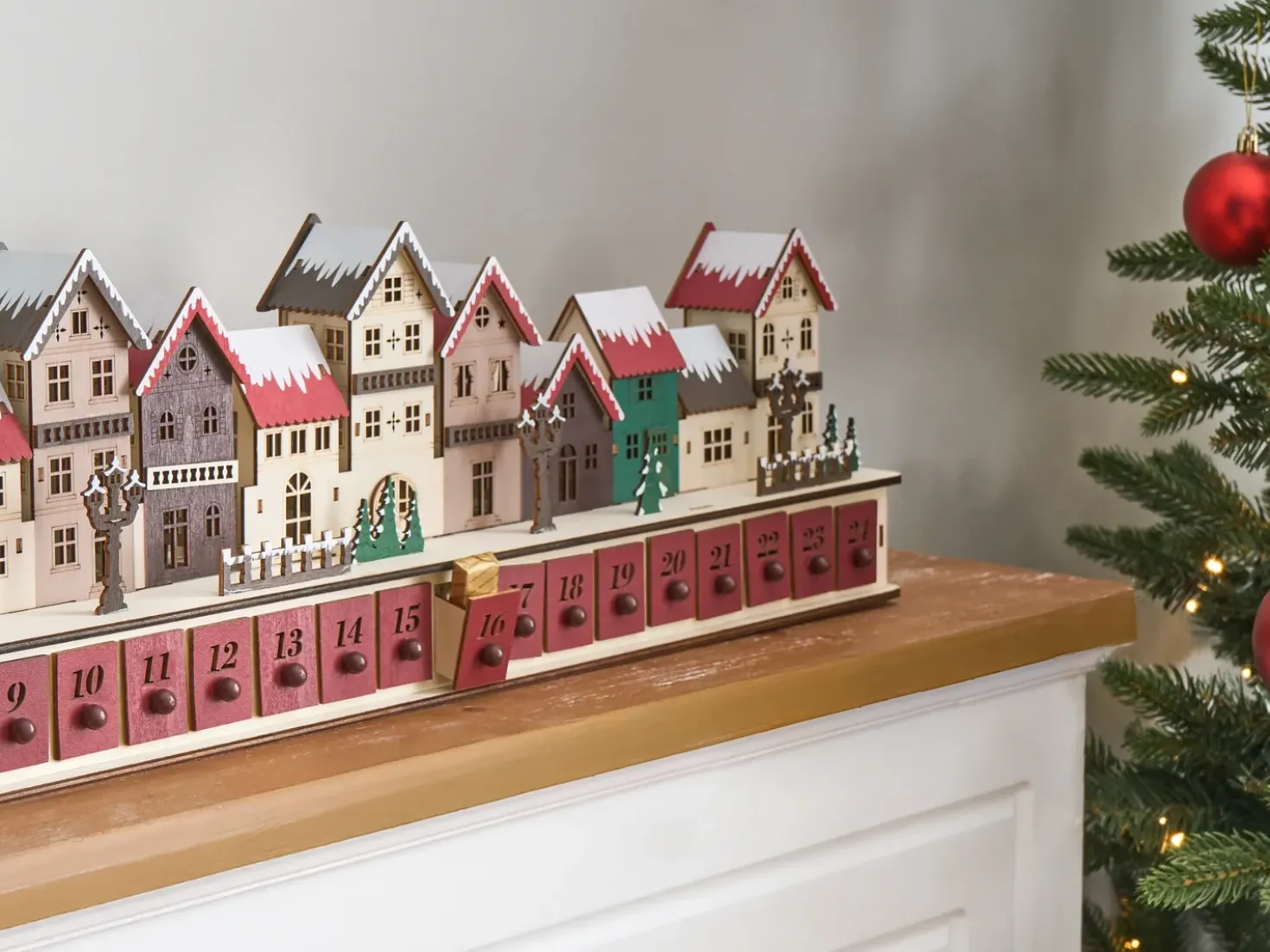 Decorazione natalizia LED ASPERN Calendario dell'Avvento 18 cm Rosso