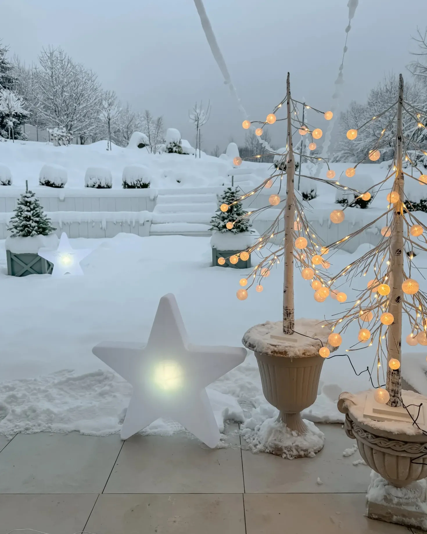 Decorazione per esterni LED HOLAR Albero di Natale 122 cm Bianco
