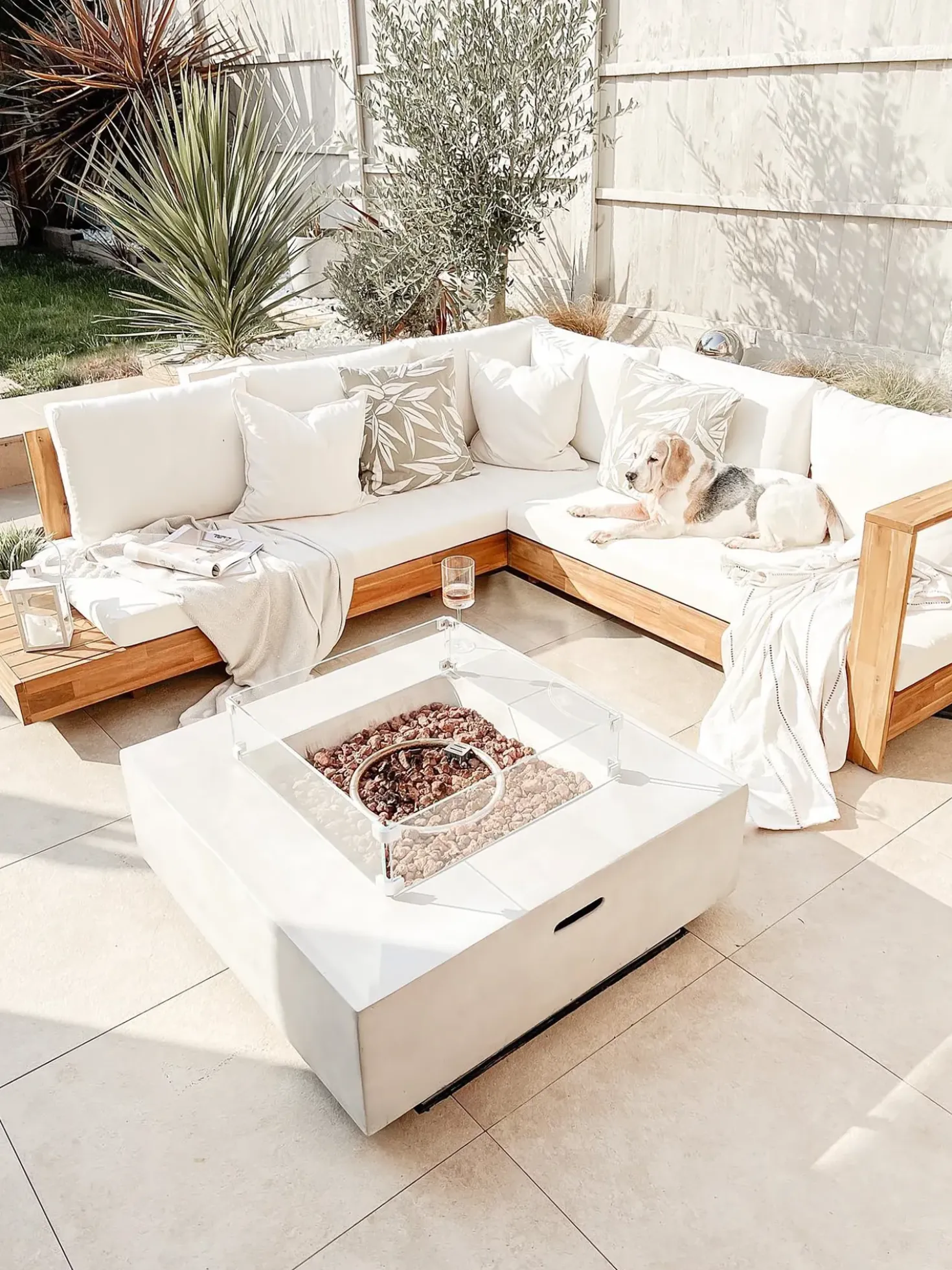 Divano angolare da giardino 5 posti MARETTIMO Lato destro Legno di acacia certificato Marrone
