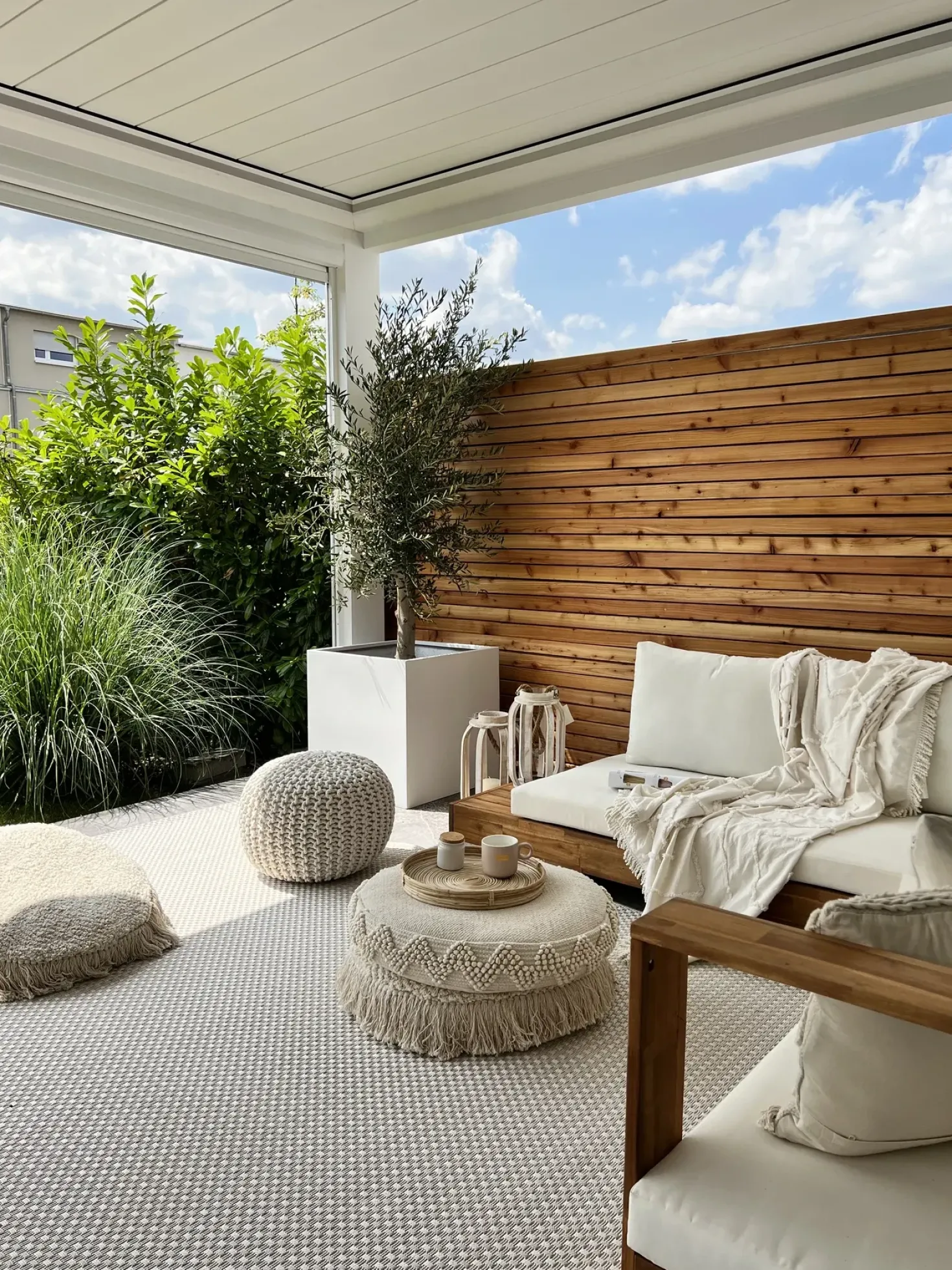 Divano angolare da giardino 5 posti MARETTIMO Lato destro Legno di acacia certificato Marrone