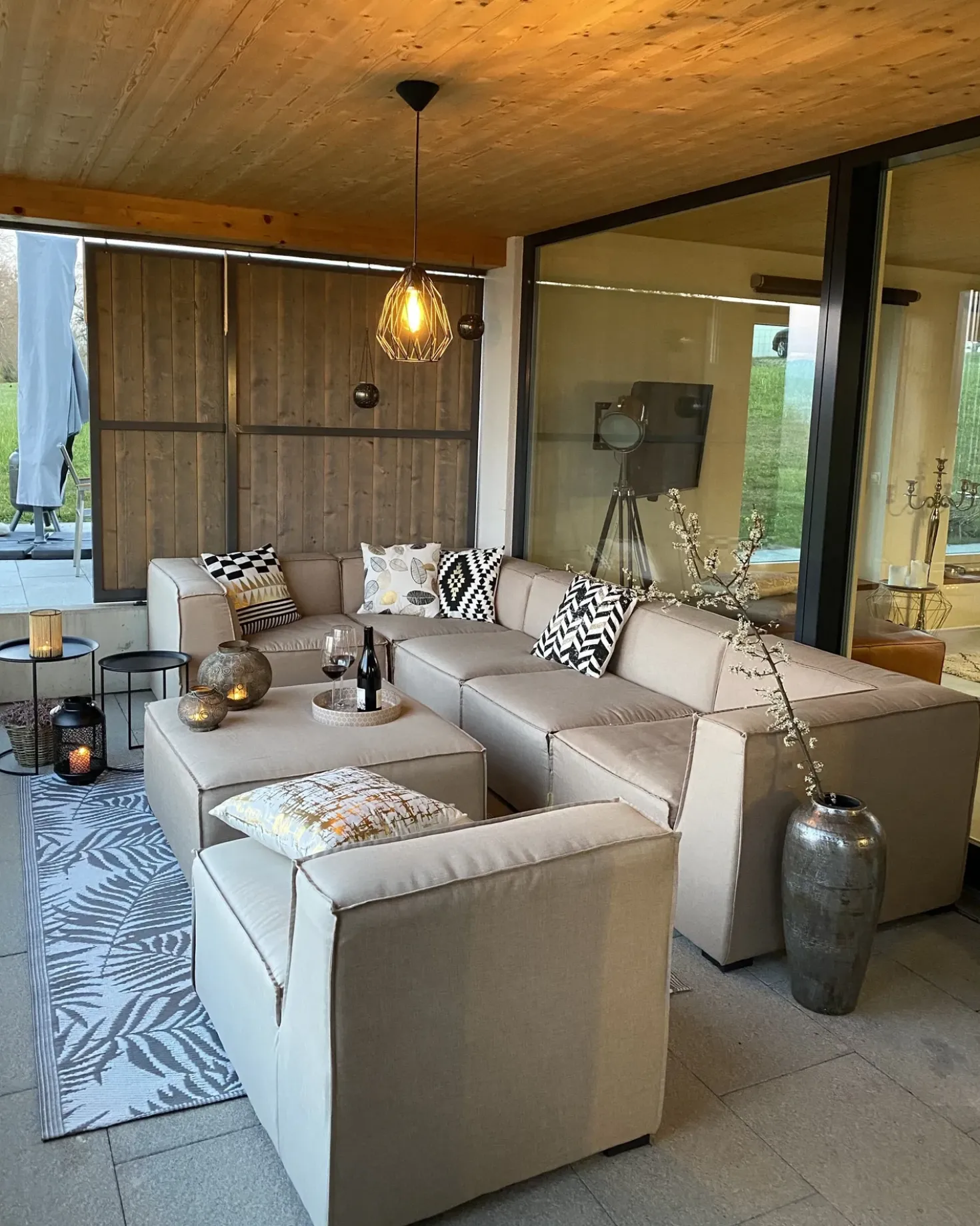 Divano angolare da giardino con pouf 7 posti AREZZO Lato Sinistro Modulare Beige