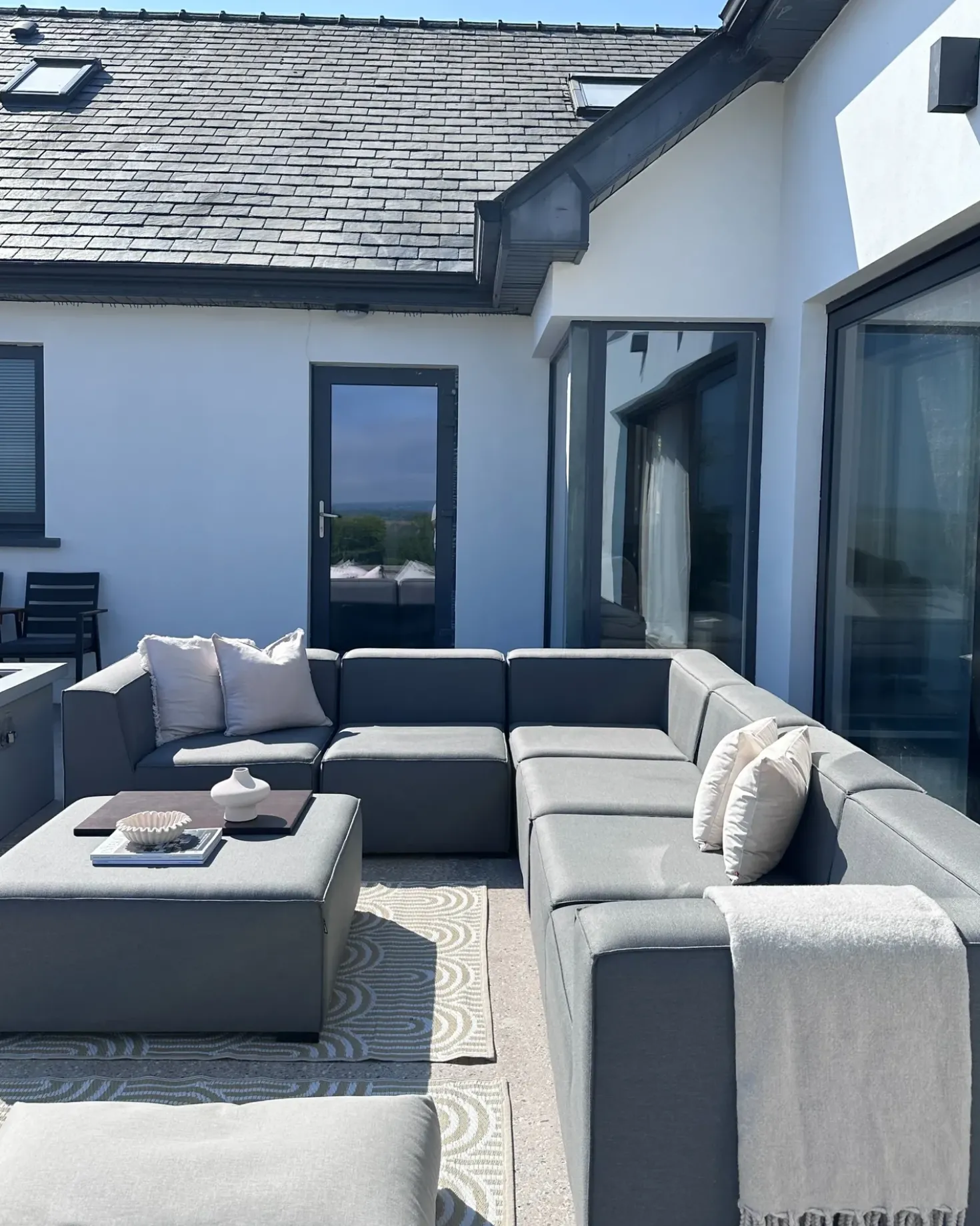 Divano angolare da giardino con pouf 7 posti AREZZO Lato Sinistro Modulare Grigio