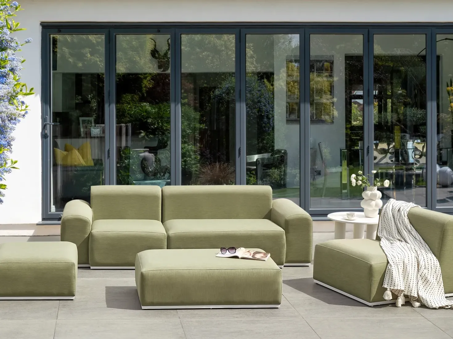 Divano da giardino con pouf 7 posti BATTIFOLLO Modulare Verde oliva