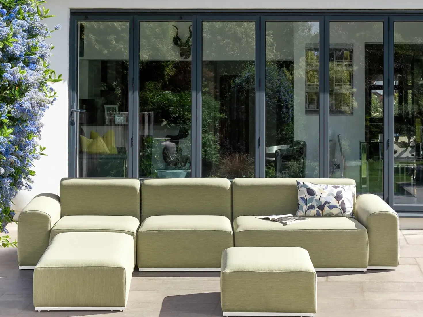 Divano da giardino con pouf 7 posti BATTIFOLLO Modulare Verde oliva