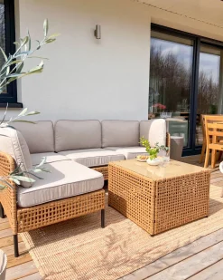 Divano da giardino con tavolo 4 posti OMEGANA Modulare Rattan sintetico (PE) Beige chiaro