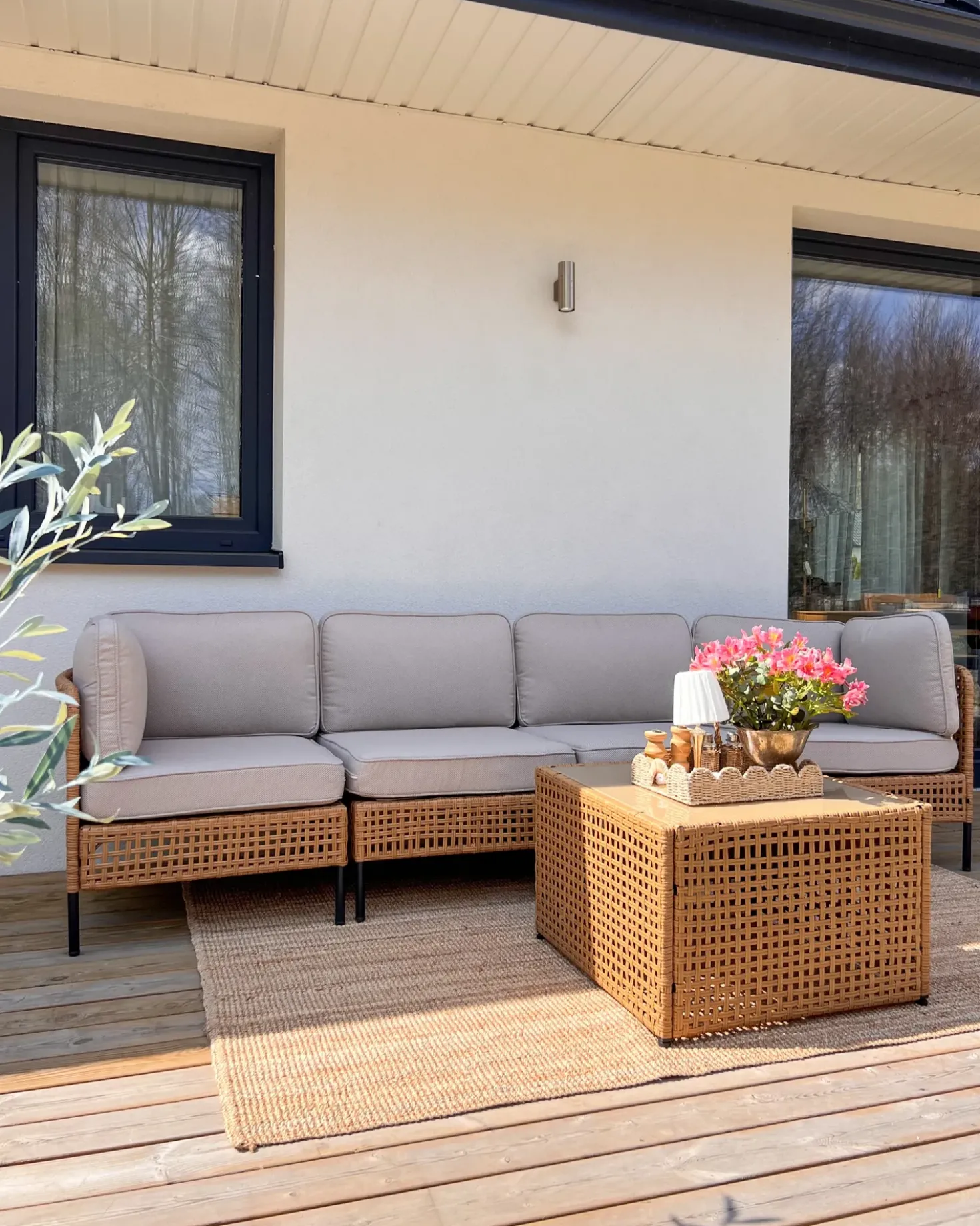 Divano da giardino con tavolo 4 posti OMEGANA Modulare Rattan sintetico (PE) Beige chiaro