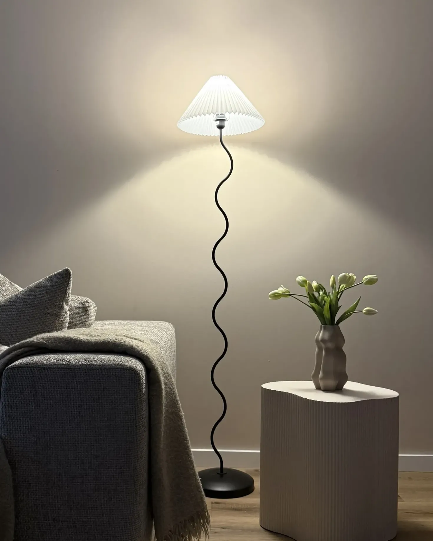 Lampada da pavimento JIKAWO Metallo Nero