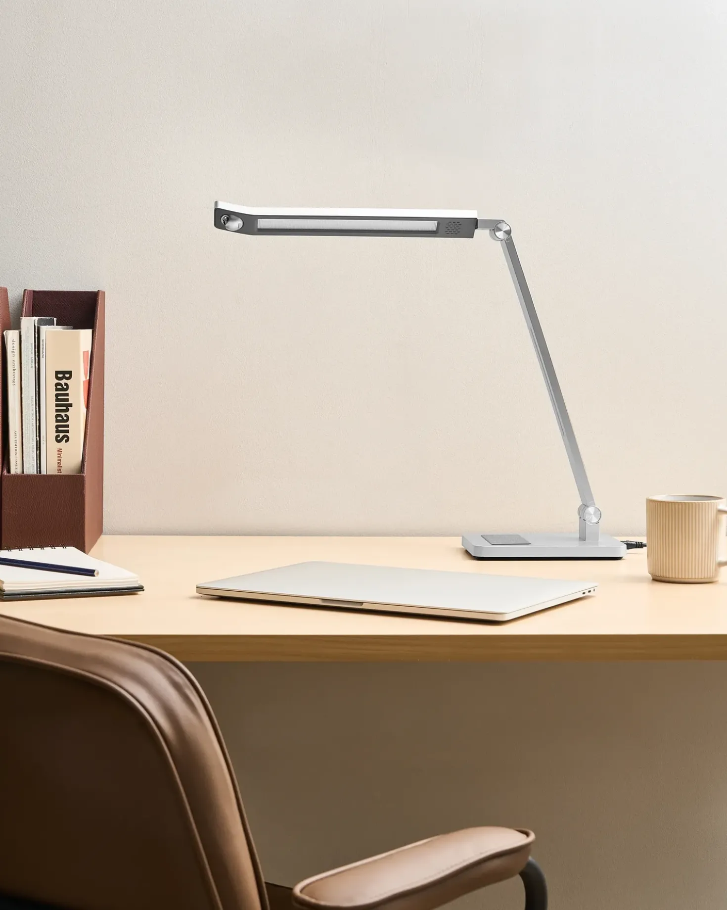 Lampada da scrivania a LED LEPUS con sensore di movimento Argento