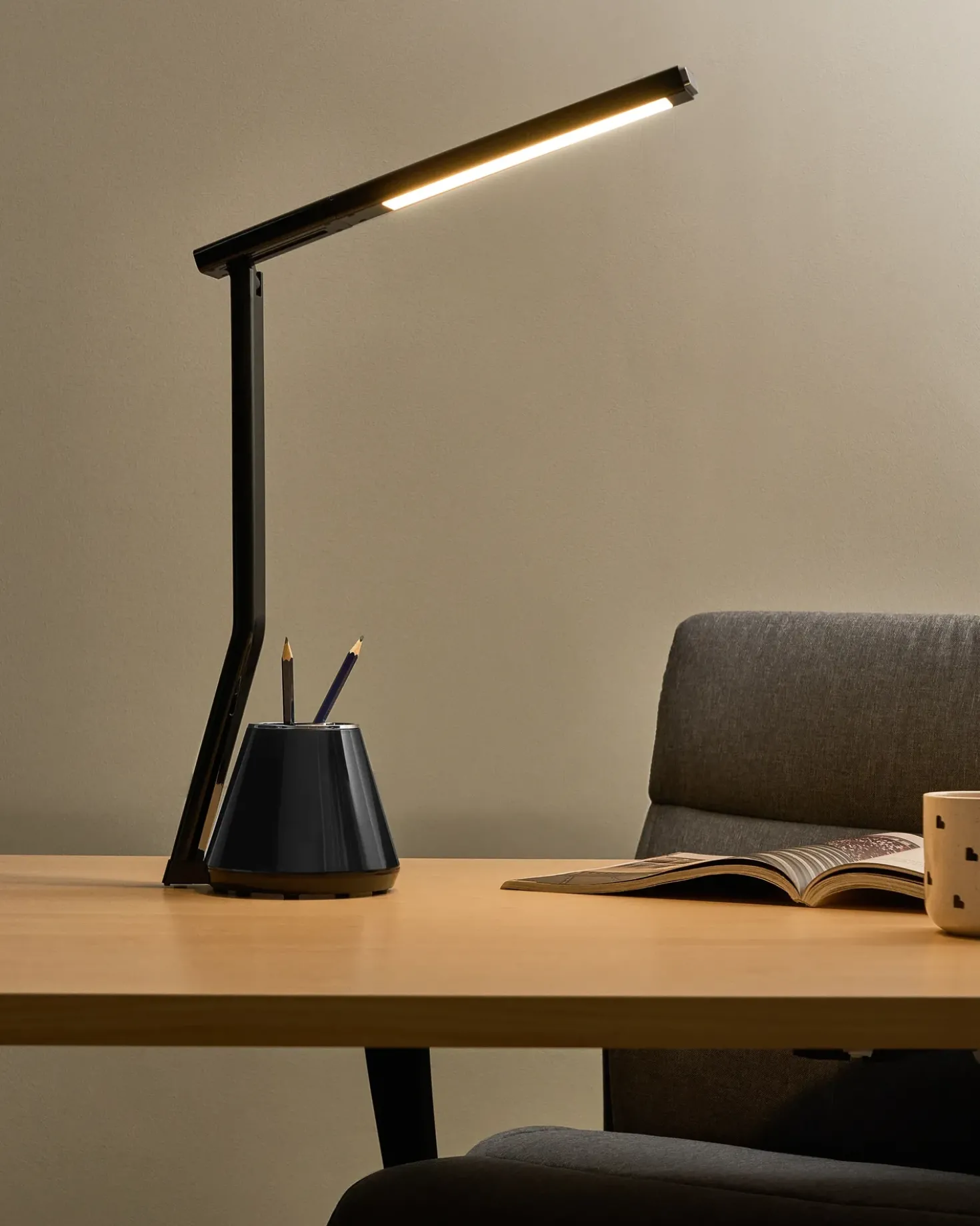Lampada da scrivania a LED DENEB con dimmer Nero