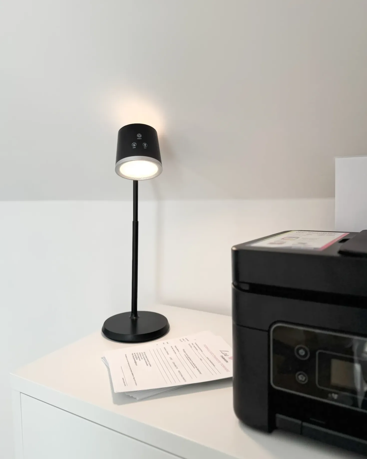 Lampada da tavolo senza fili a LED LIBRA con dimmer Nero