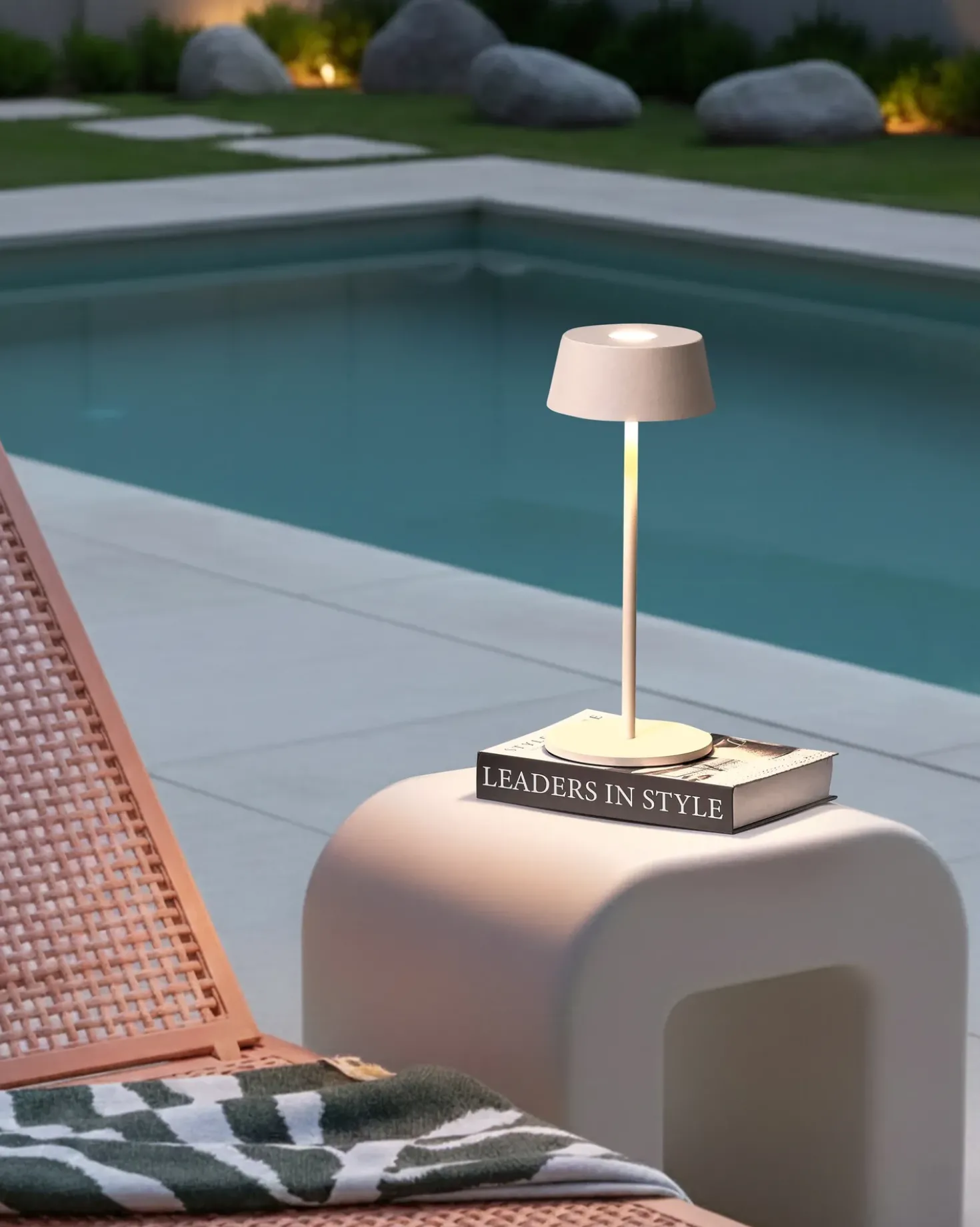 Lampada da tavolo senza fili a LED GUDER con dimmer Metallo Beige