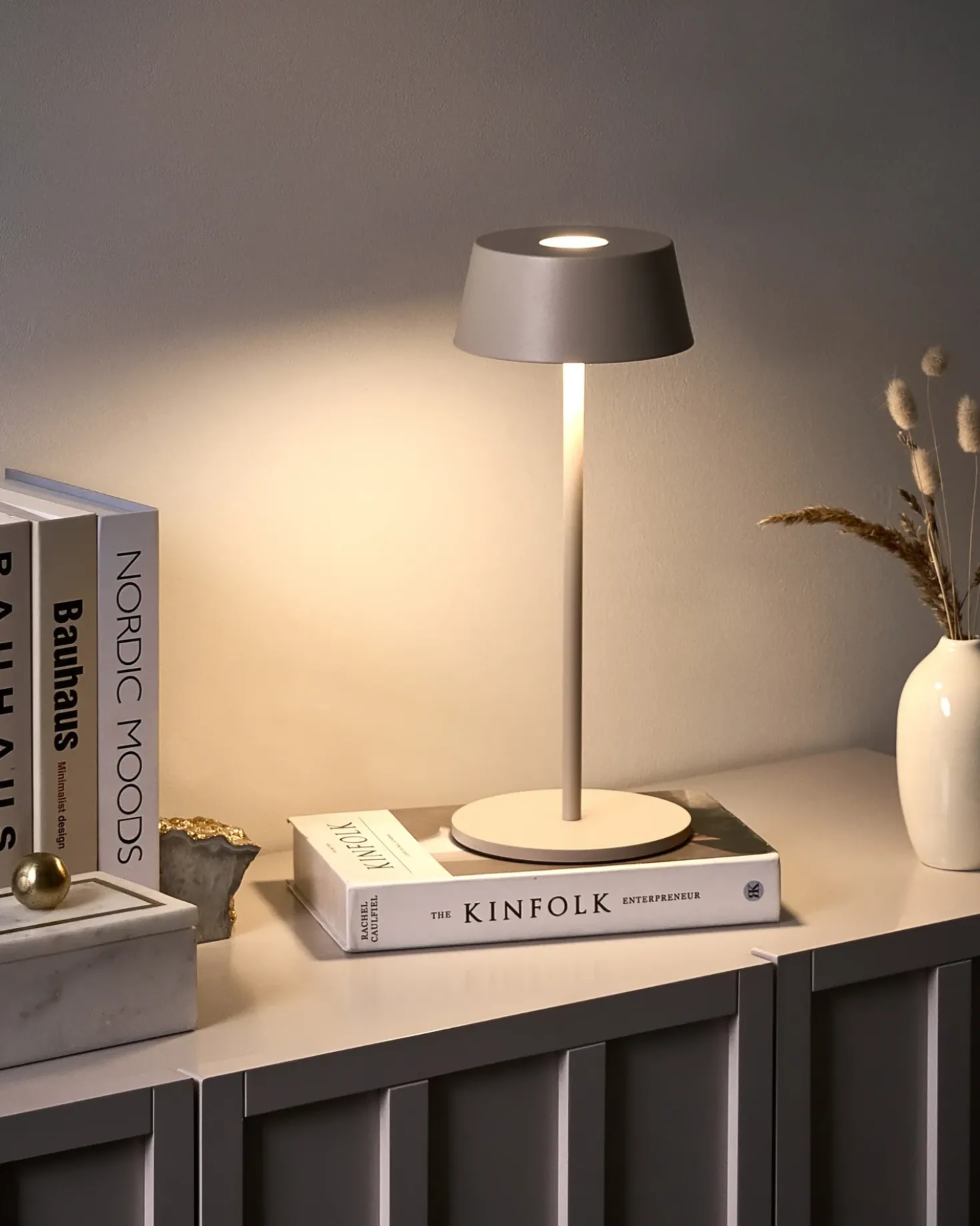 Lampada da tavolo senza fili a LED GUDER con dimmer Metallo Beige