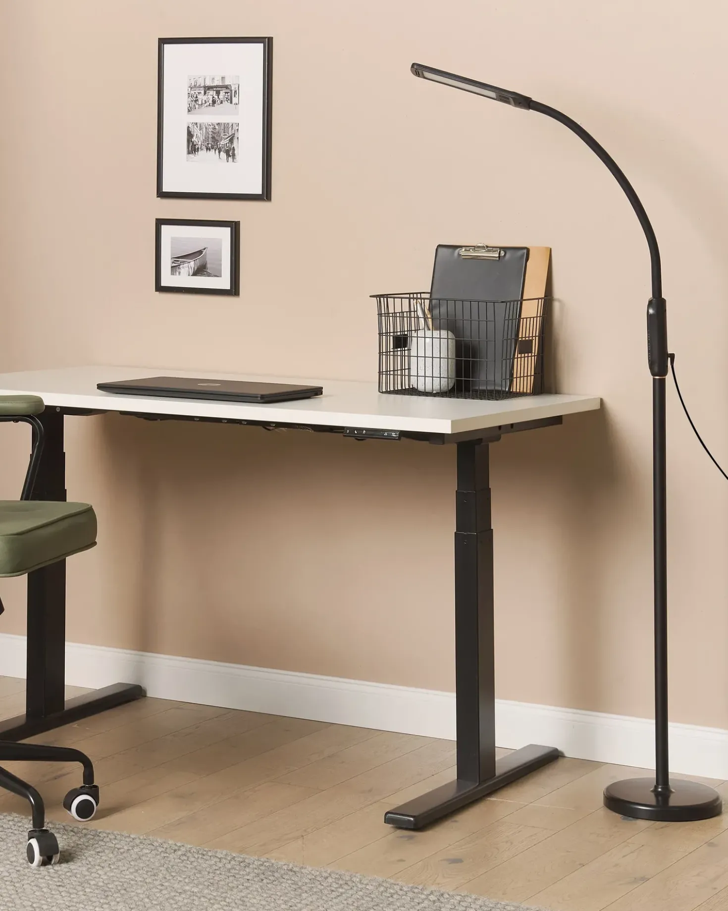 Lampada da terra con morsetto convertibile a LED APUS con telecomando con dimmer Metallo Nero
