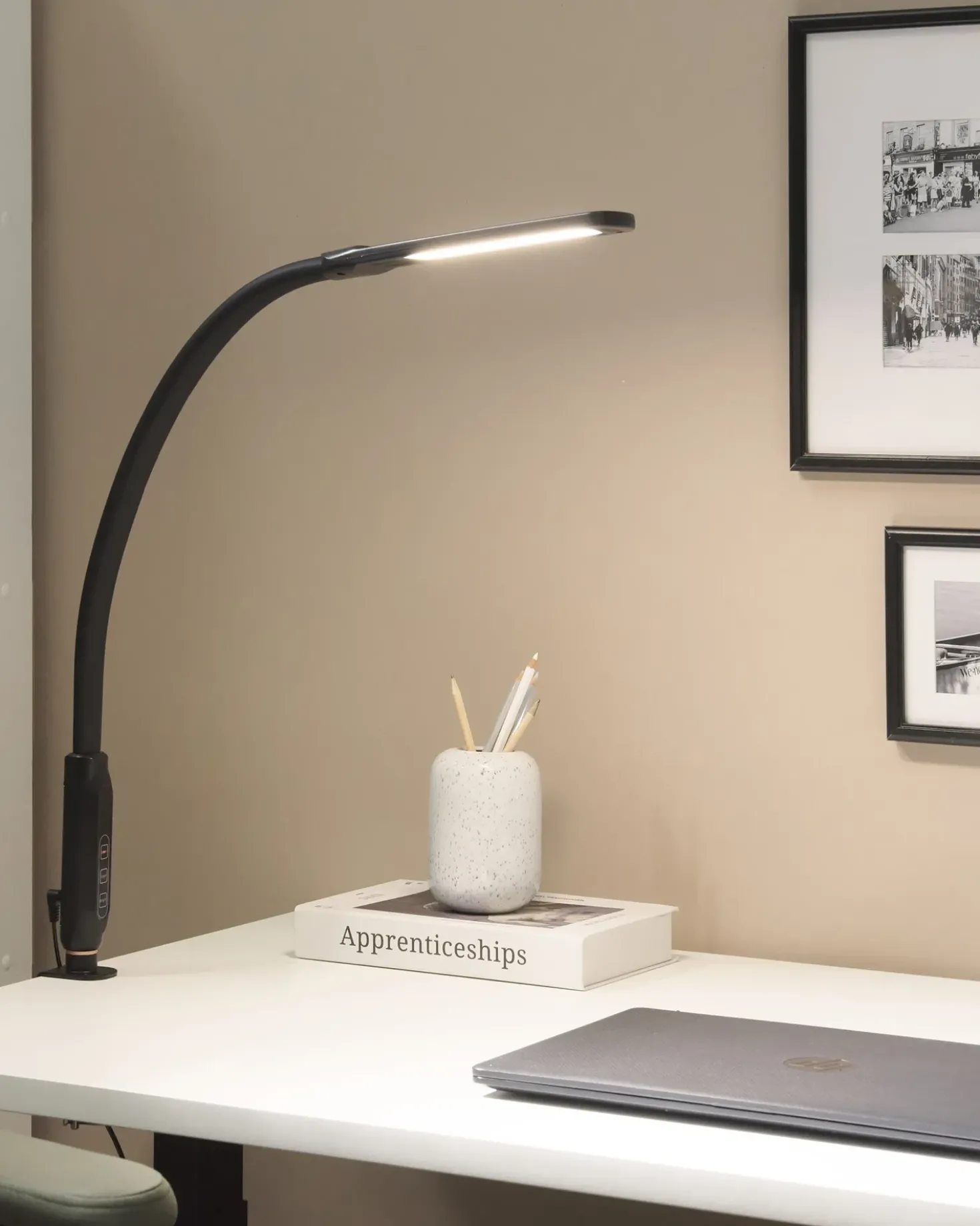 Lampada da terra con morsetto convertibile a LED APUS con telecomando con dimmer Metallo Nero