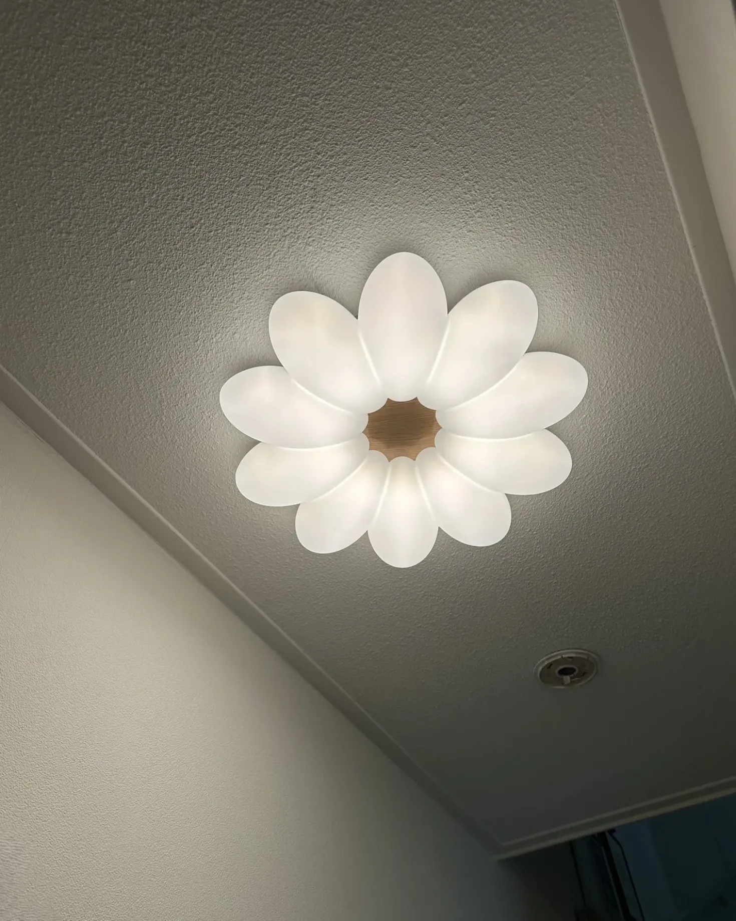 Lampadario a LED Fiore TINAU Bianco