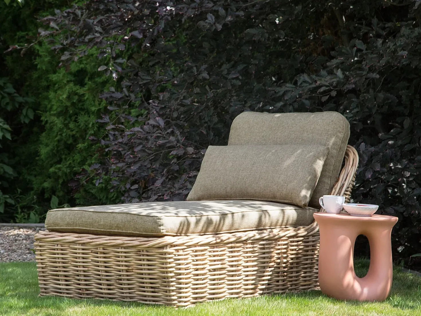 Lettino Prendisole con Cuscino BELSITO Rattan Naturale