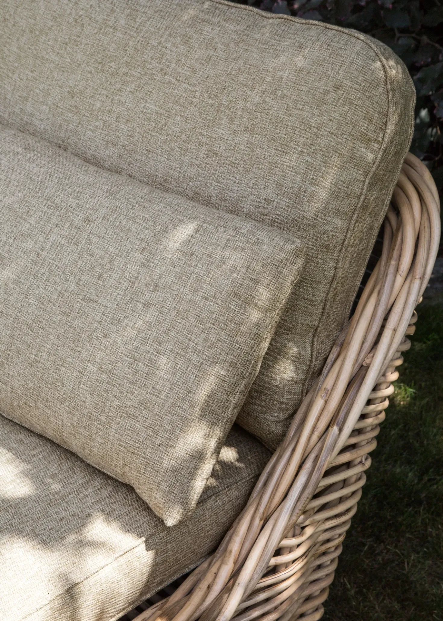Lettino Prendisole con Cuscino BELSITO Rattan Naturale