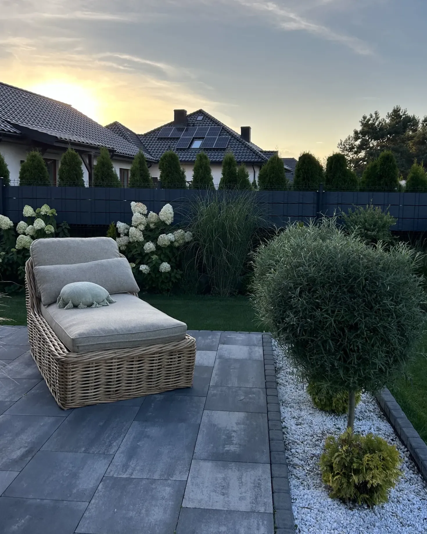 Lettino Prendisole con Cuscino BELSITO Rattan Naturale