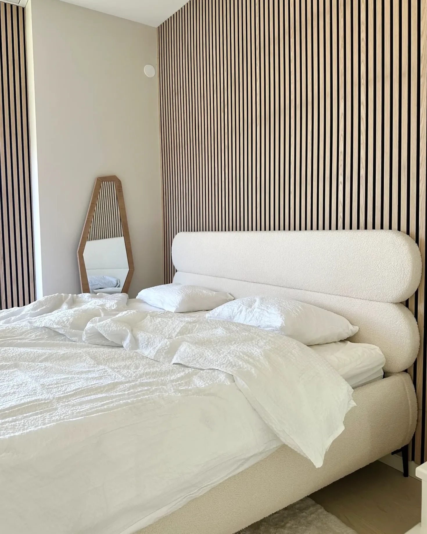 Letto Bouclé LESSAY 180 x 200 cm Bianco sporco