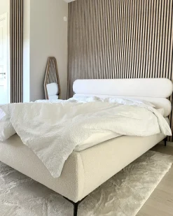 Letto Bouclé LESSAY 180 x 200 cm Bianco sporco