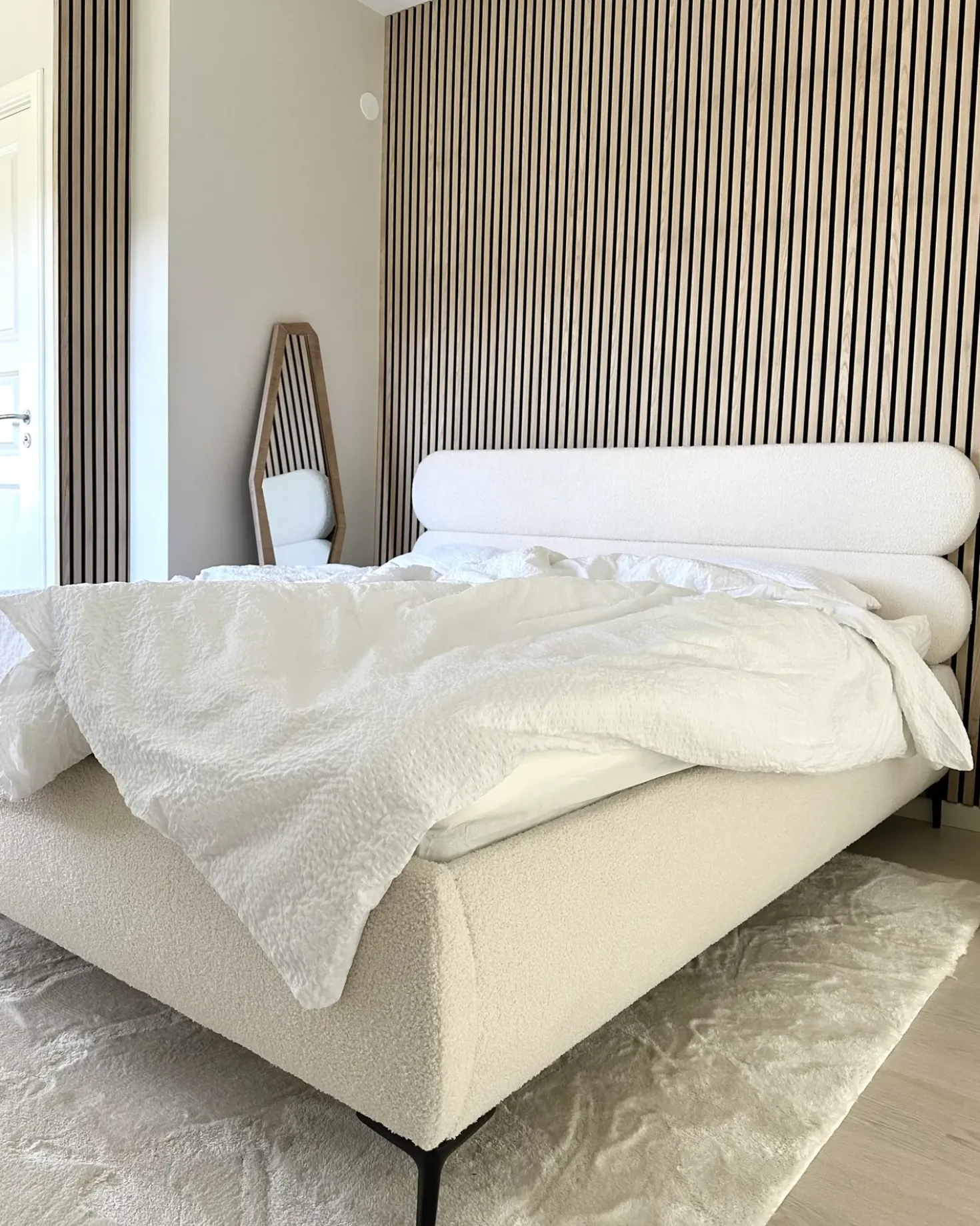 Letto Bouclé LESSAY 180 x 200 cm Bianco sporco