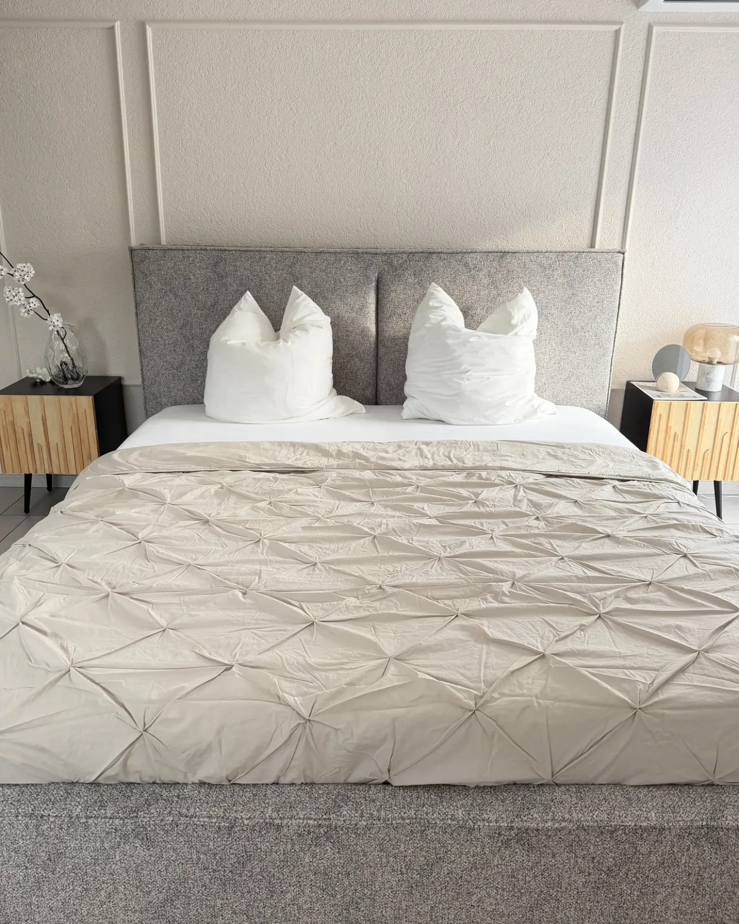Letto contenitore Velluto elasticizzato MOISSAC 180 x 200 cm Nero/Bianco