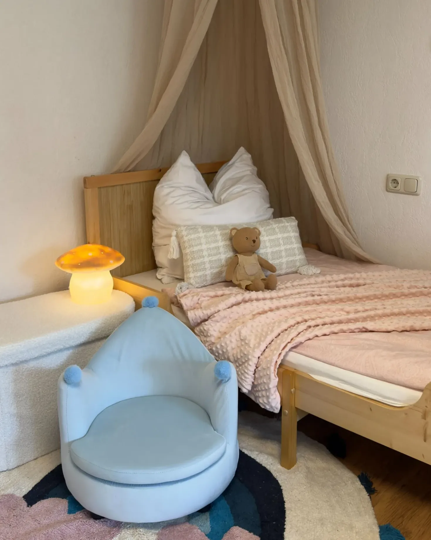Letto per bambini allungabile Legno di pino MONTIGNY 90 x 200 cm Marrone chiaro