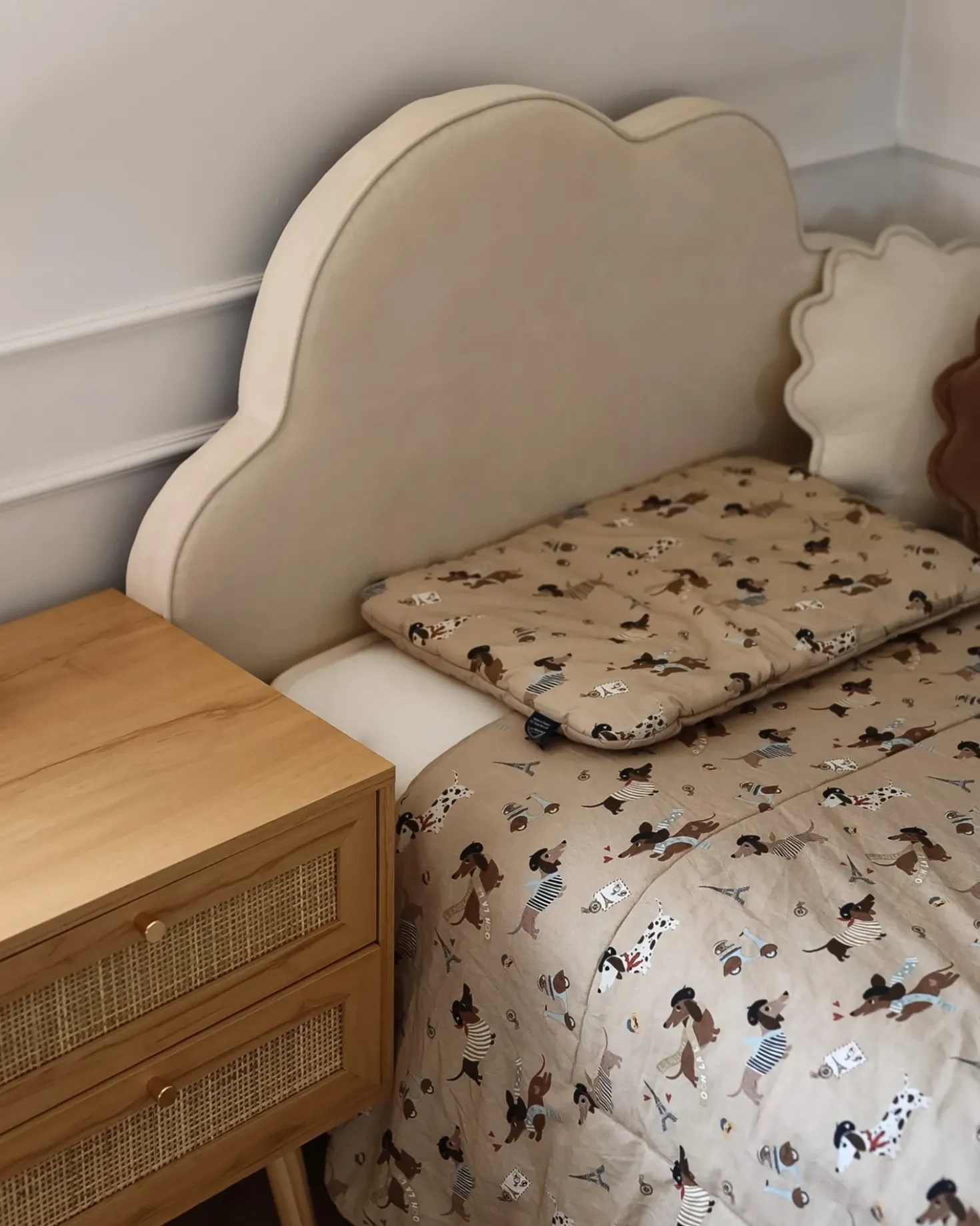 Letto per bambini Nuvola Velluto BELLEVUE 90 x 200 cm Beige chiaro
