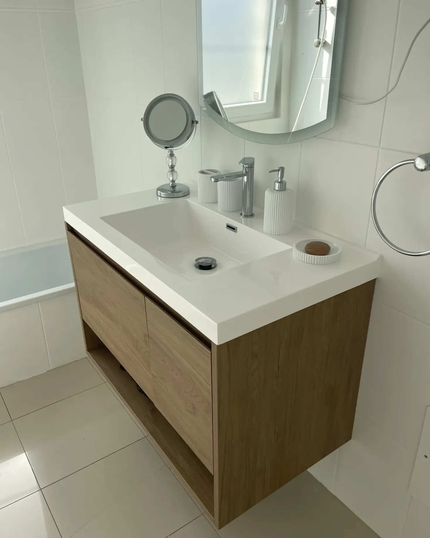 Mobile lavabo a parete con lavabo UMAYO Marrone chiaro