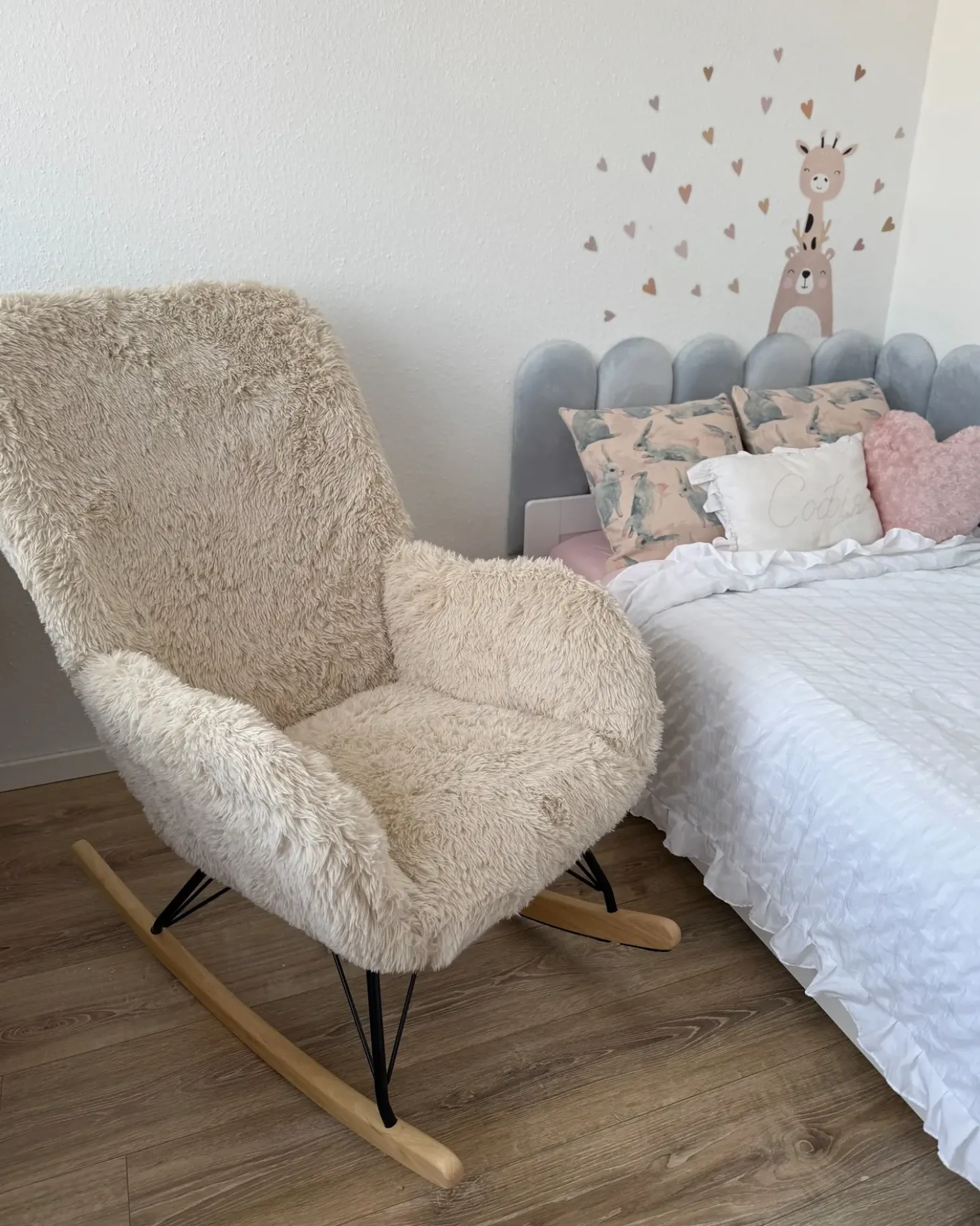 Poltrona a dondolo AKRA Finta pelliccia Beige chiaro