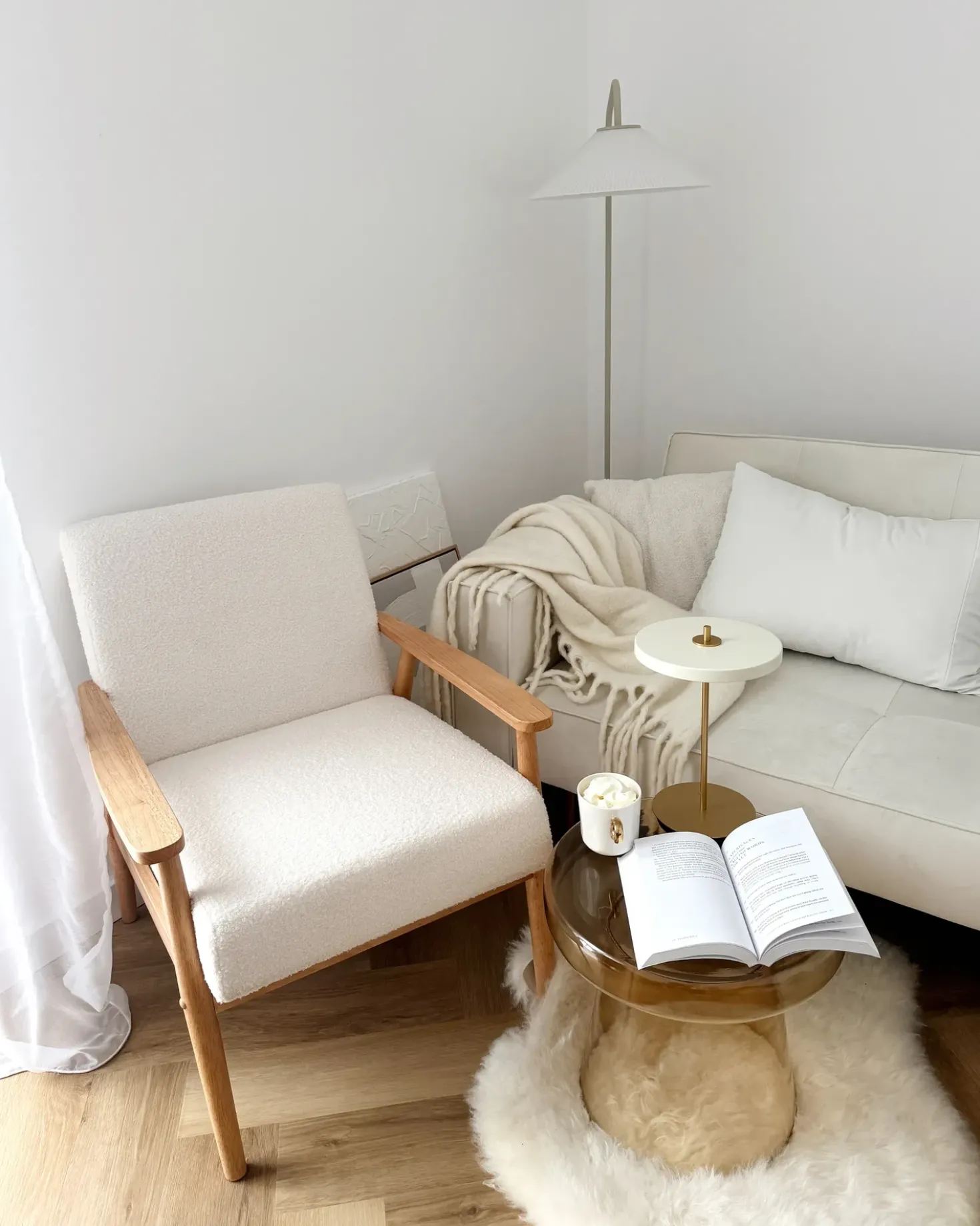 Poltrona ESRUM Bouclé Marrone chiaro/Bianco