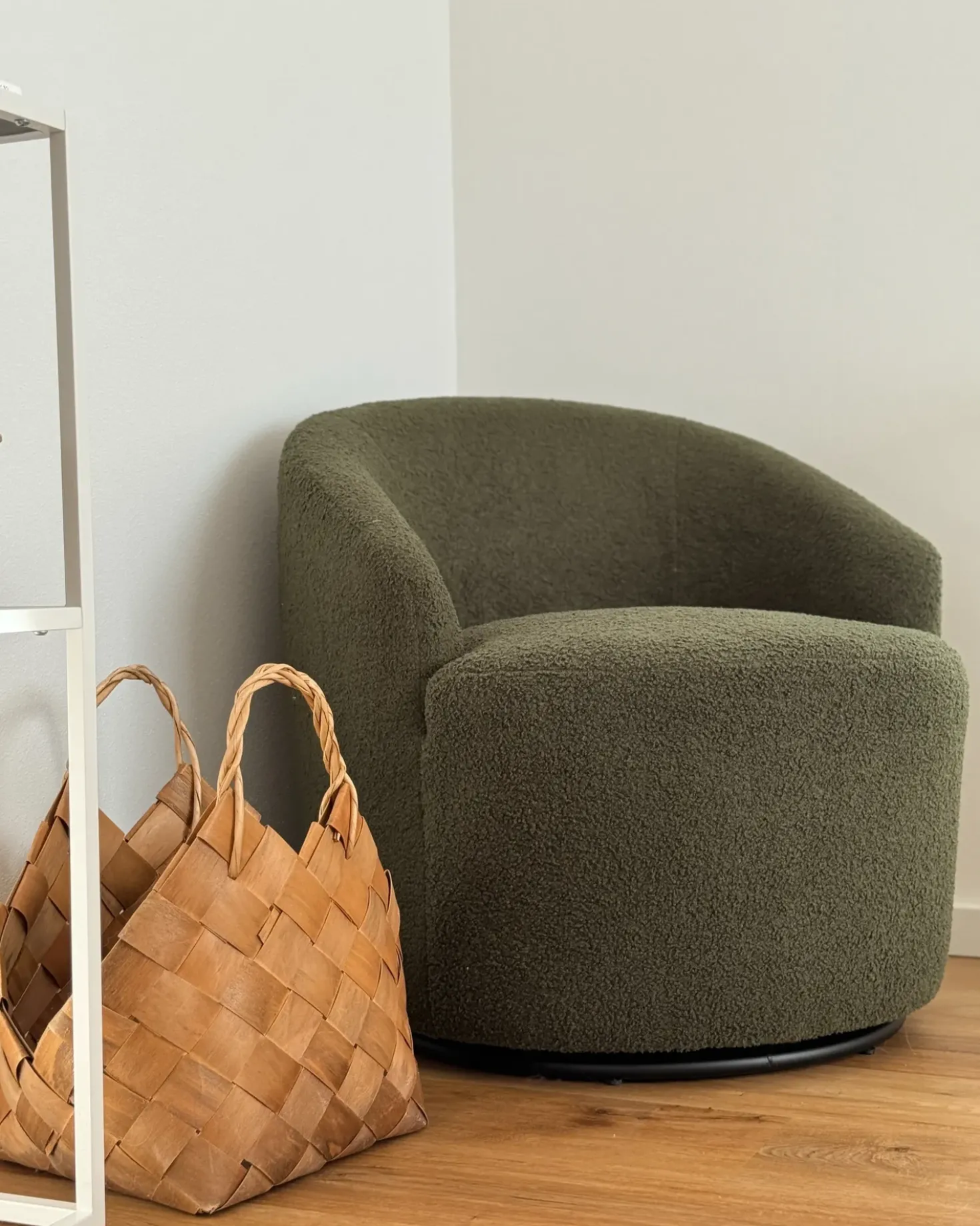 Poltrona girevole DAVIK Bouclé Verde scuro