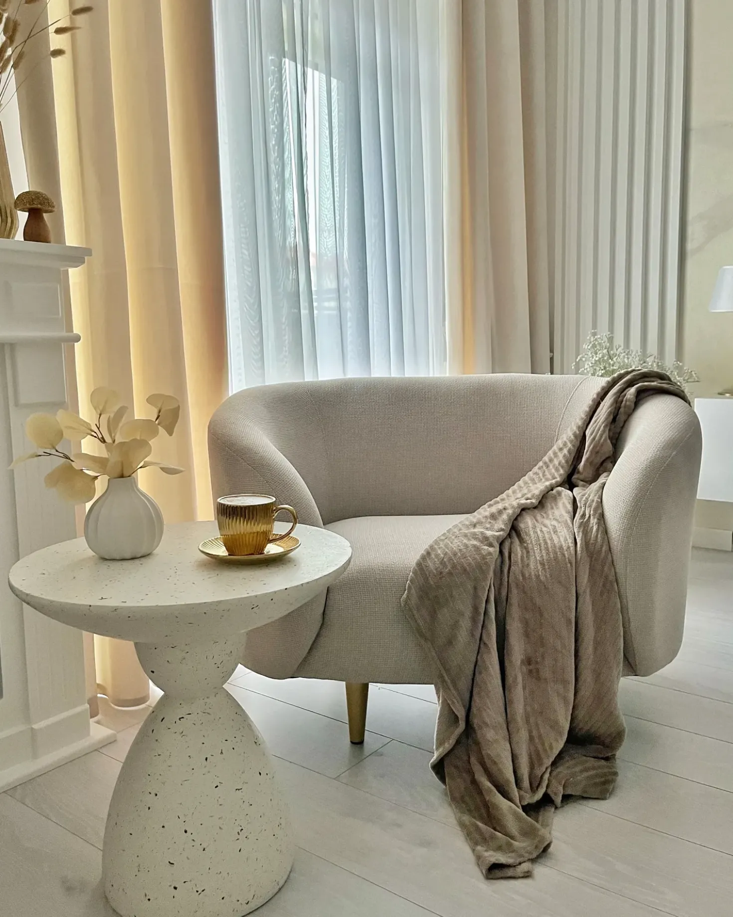 Poltrona LOEN Tessuto Beige chiaro