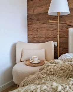 Poltrona OTSBY II con cuscino Bouclé Beige