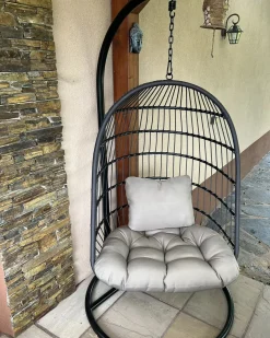 Poltrona sospesa con supporto da pavimento ALLERA Metallo Nero