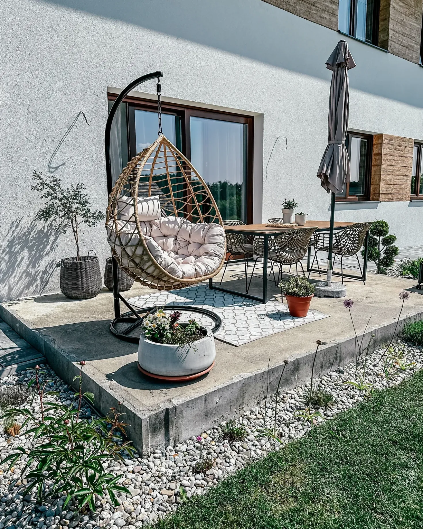 Poltrona sospesa con supporto da pavimento ARSITA Rattan sintetico (PE) Naturale
