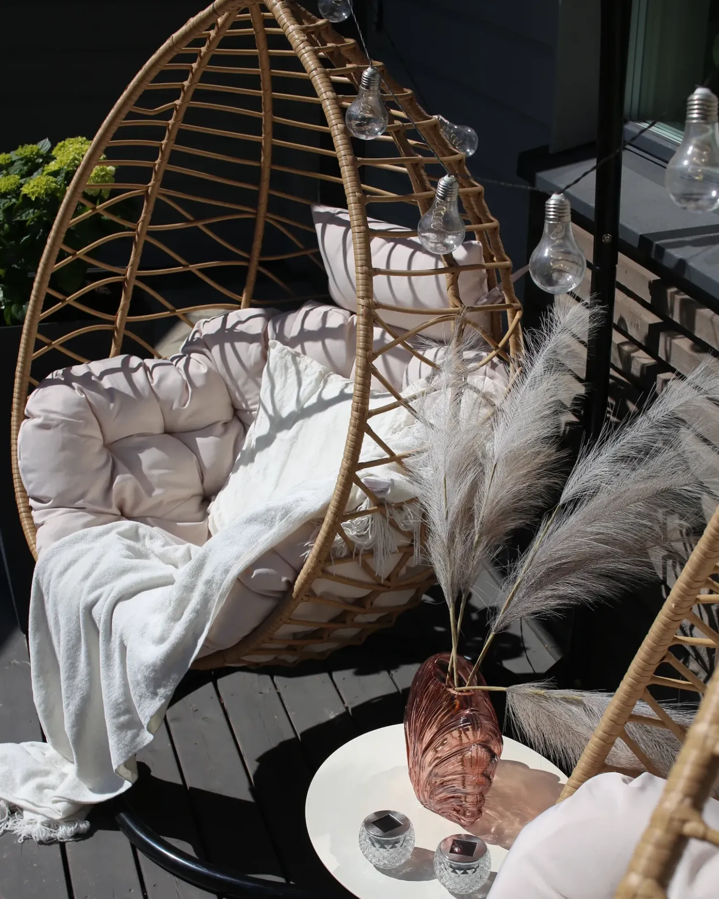 Poltrona sospesa con supporto da pavimento ARSITA Rattan sintetico (PE) Naturale