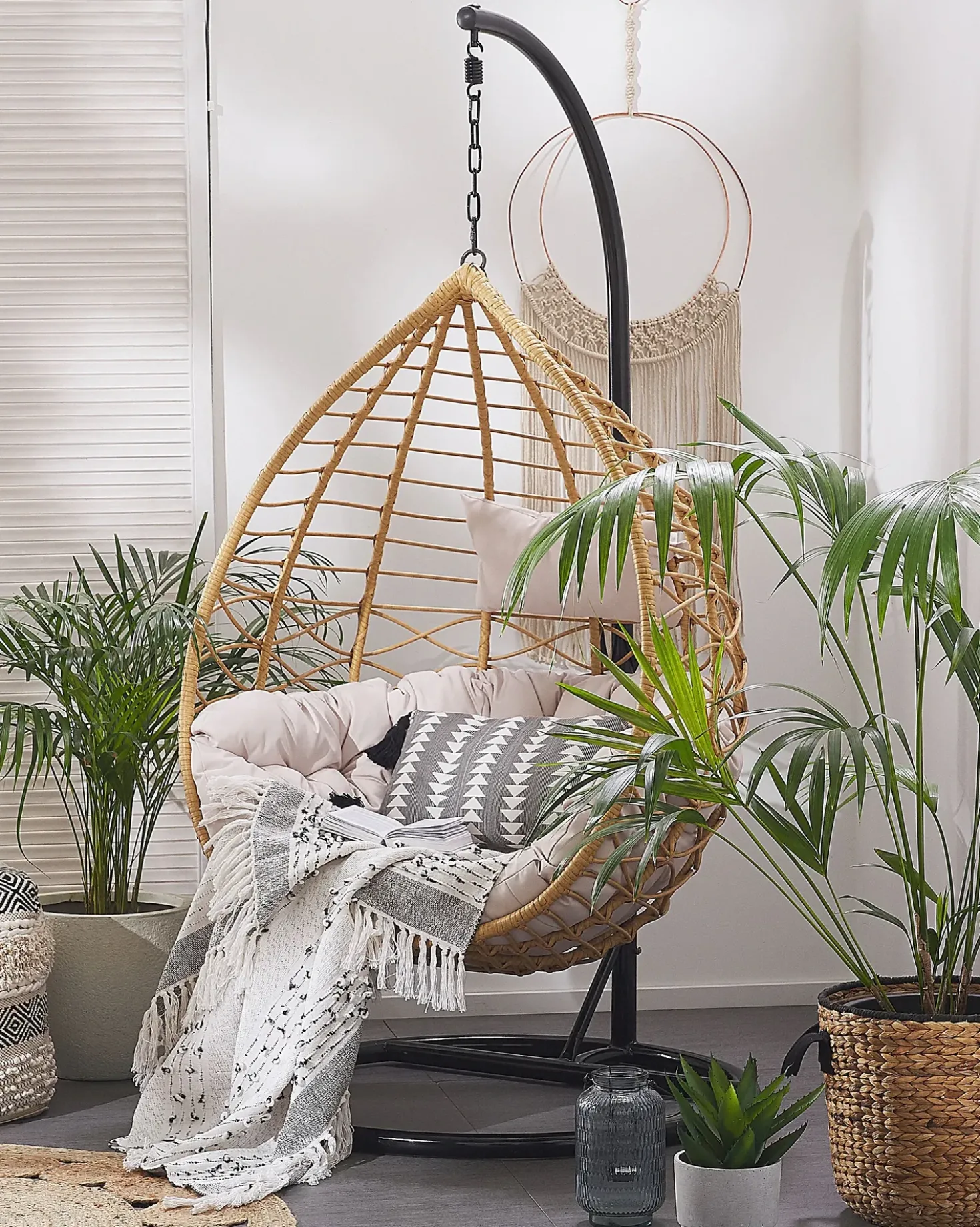 Poltrona sospesa con supporto da pavimento ARSITA Rattan sintetico (PE) Naturale