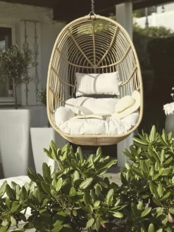 Poltrona sospesa con supporto da pavimento CASOLI Rattan sintetico (PE) Naturale