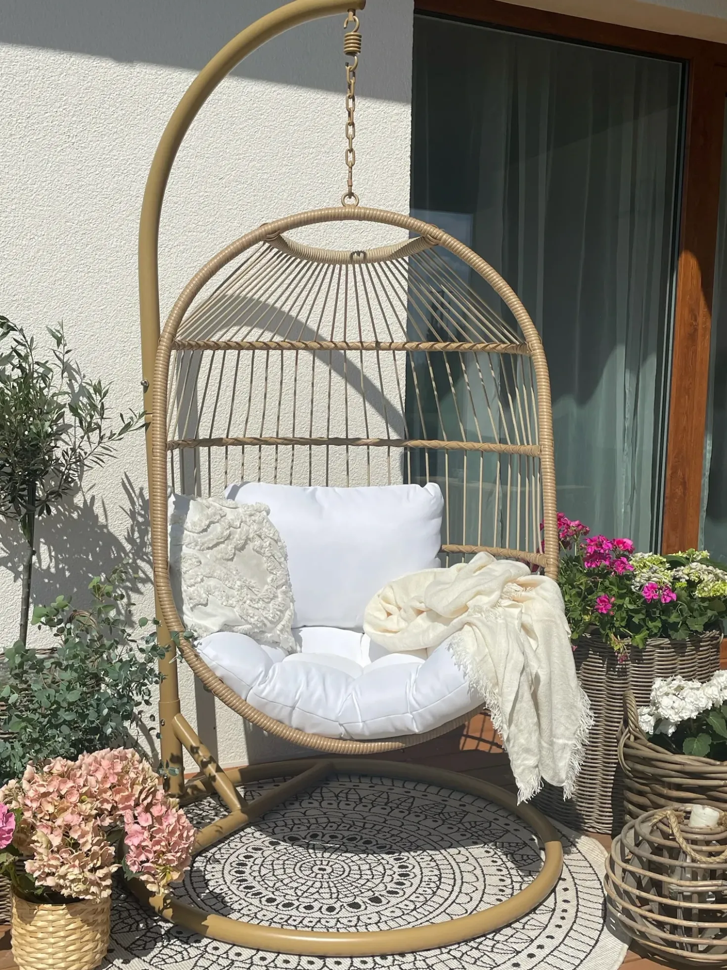Poltrona sospesa con supporto da pavimento ALBA Rattan sintetico (PE) Naturale