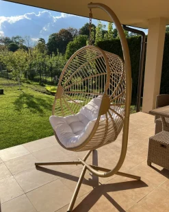 Poltrona sospesa con supporto da pavimento ACRI Rattan sintetico (PE) Beige