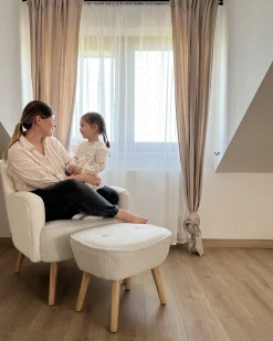Poltrona TUMBA con poggiapiedi Bouclé Bianco