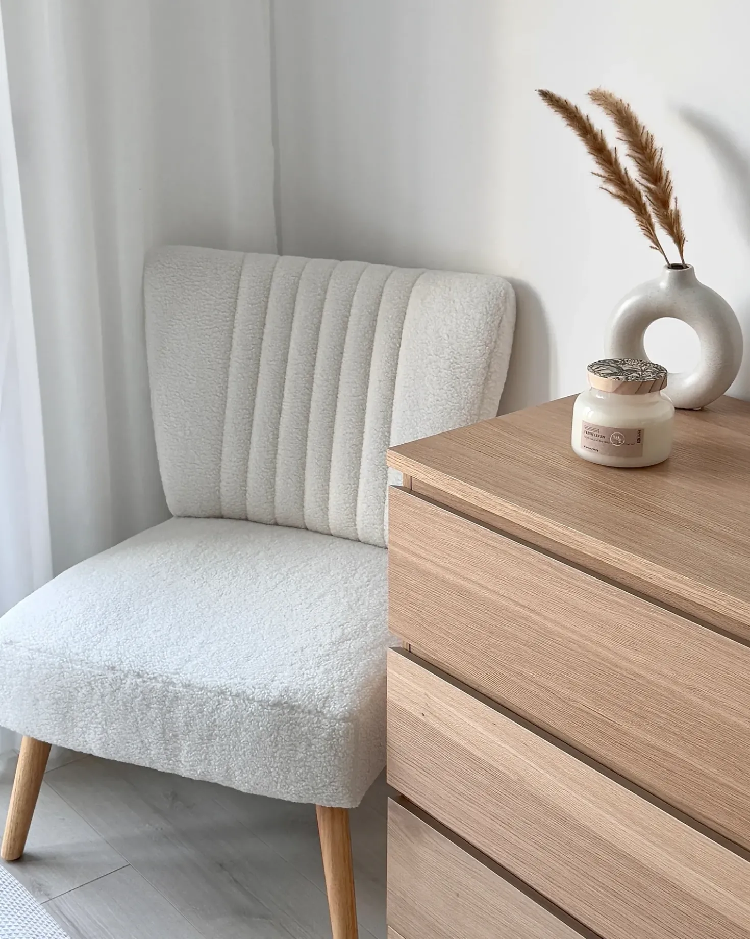 Poltrona VAASA Bouclé Bianco