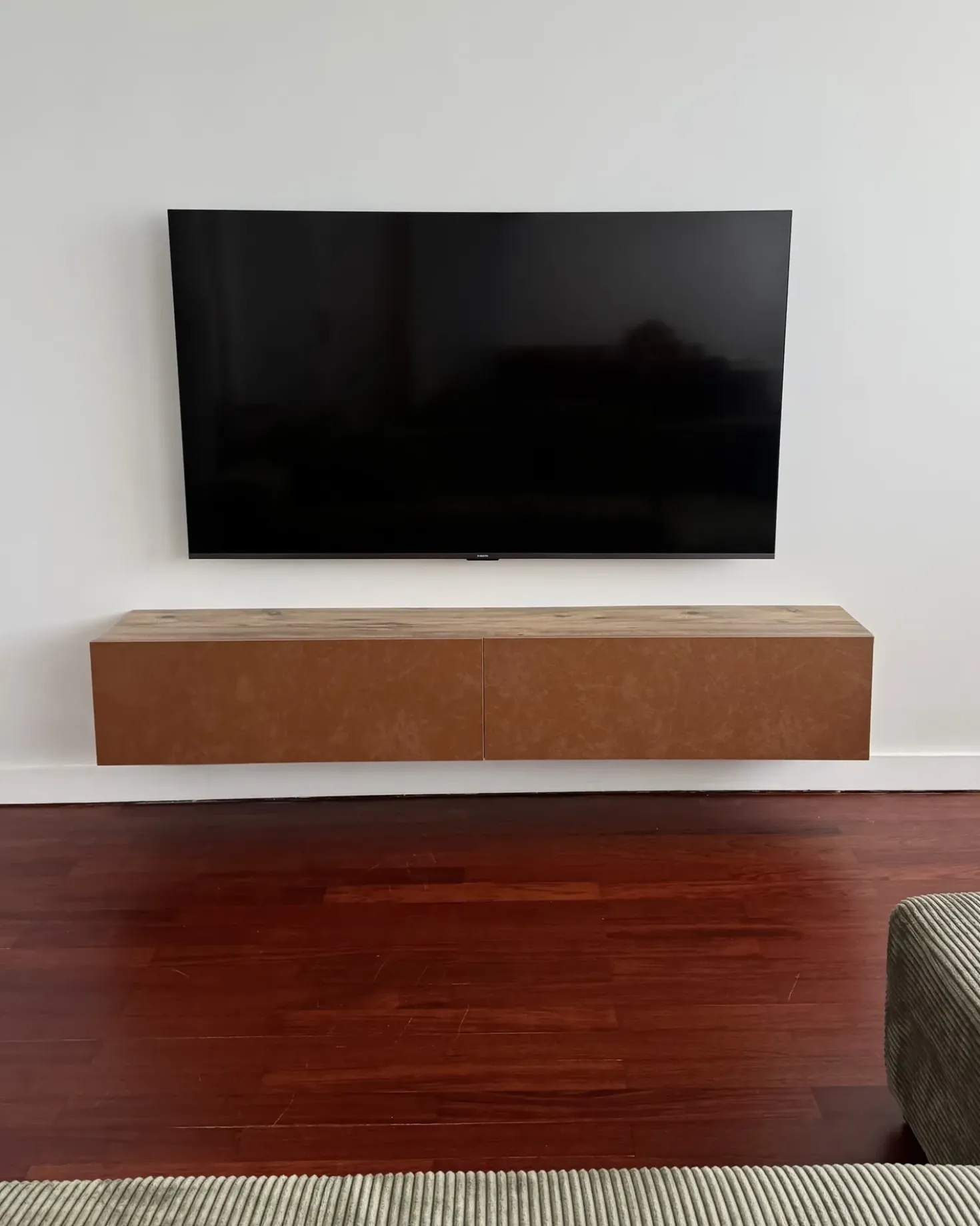 Porta TV a parete GLADSTONE Rosso
