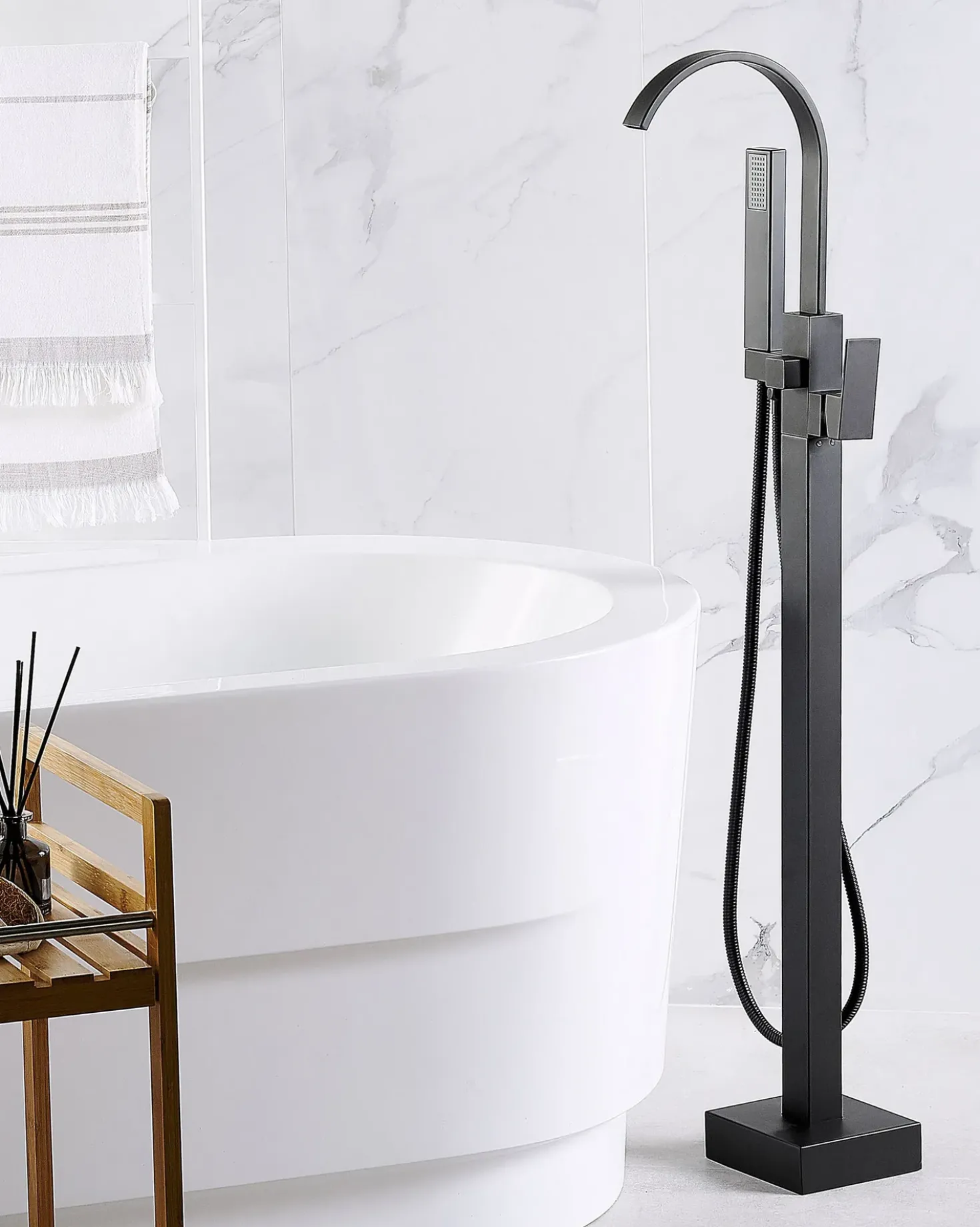 Rubinetteria per vasca da bagno freestanding RIBBON Nero